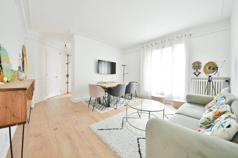 Eiffel Tower 2 Beds Apartment - Paris, France