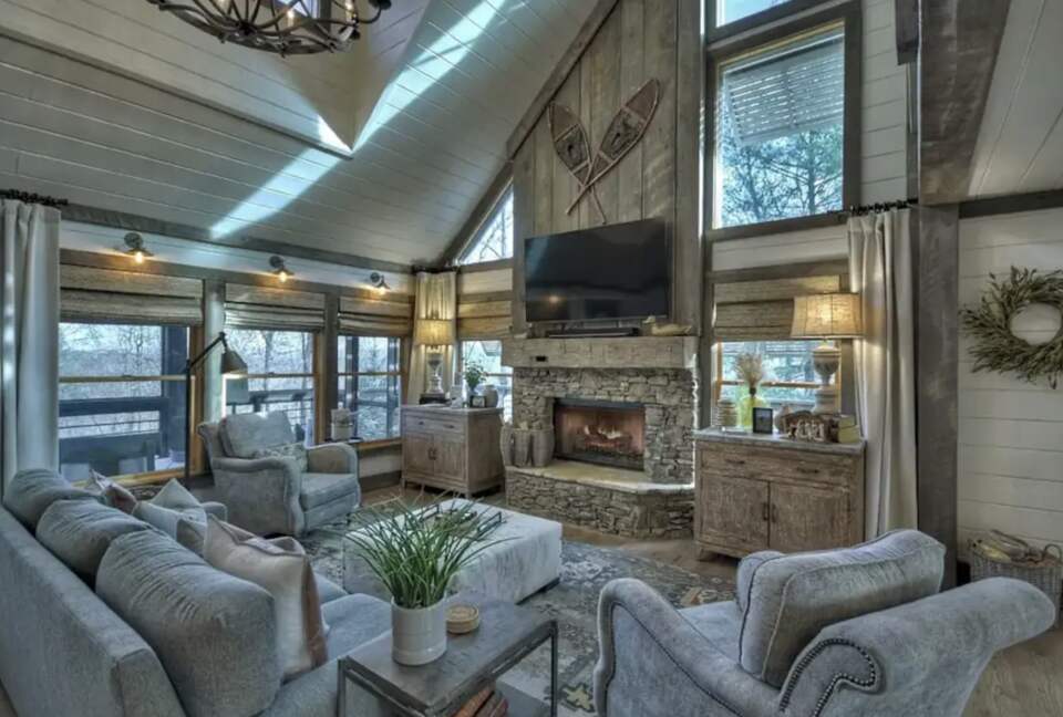 Luxury Family Compound in Blue Ridge | Amazing Outdoor Spaces and Close to Lake, River and Town - Blue Ridge, Georgia