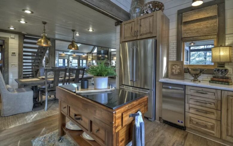 Luxury Family Compound in Blue Ridge | Amazing Outdoor Spaces and Close to Lake, River and Town - Blue Ridge, Georgia