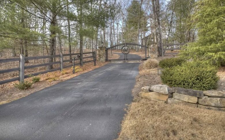 Luxury Family Compound in Blue Ridge | Amazing Outdoor Spaces and Close to Lake, River and Town - Blue Ridge, Georgia