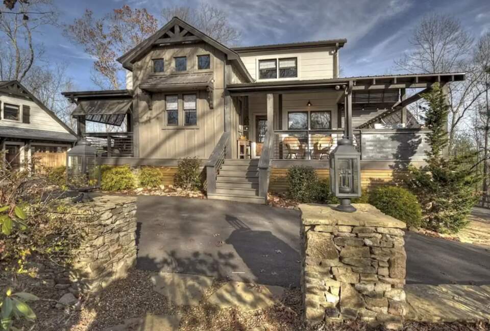 Luxury Family Compound in Blue Ridge | Amazing Outdoor Spaces and Close to Lake, River and Town - Blue Ridge, Georgia