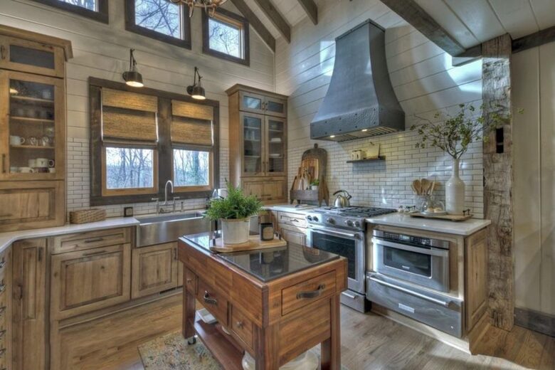 Luxury Family Compound in Blue Ridge | Amazing Outdoor Spaces and Close to Lake, River and Town - Blue Ridge, Georgia