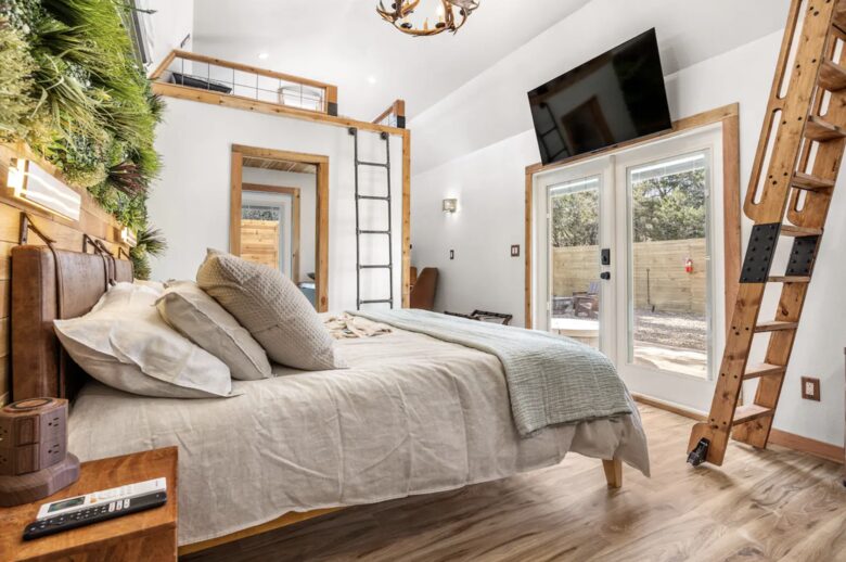 Romantic Luxury Retreat | With Hot/Cold Pool & Sauna - Wimberley, Texas