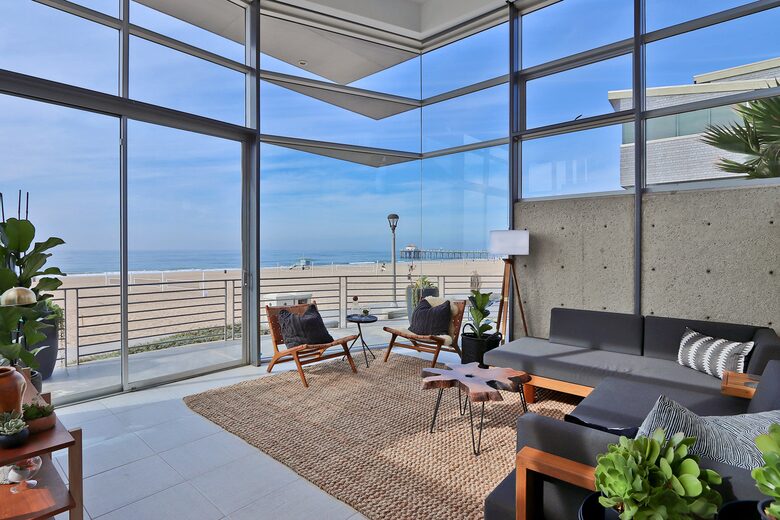 Iconic Manhattan Beachfront Haven - Manhattan Beach, California