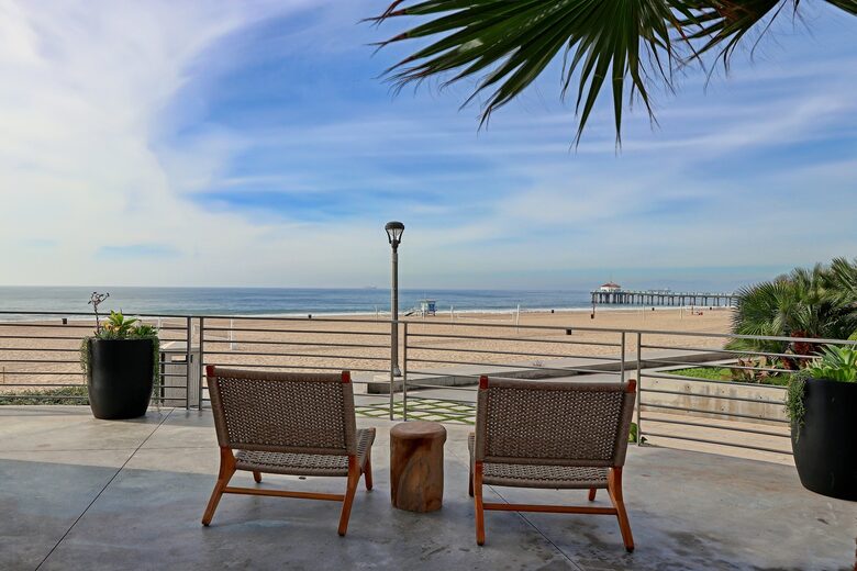 Iconic Manhattan Beachfront Haven - Manhattan Beach, California