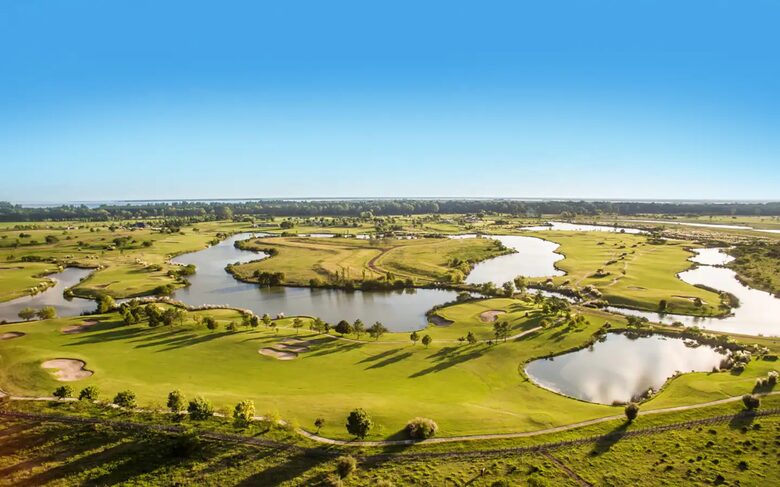 Modern Waterfront Lake House | Carmelo Golf - Carmelo, Uruguay