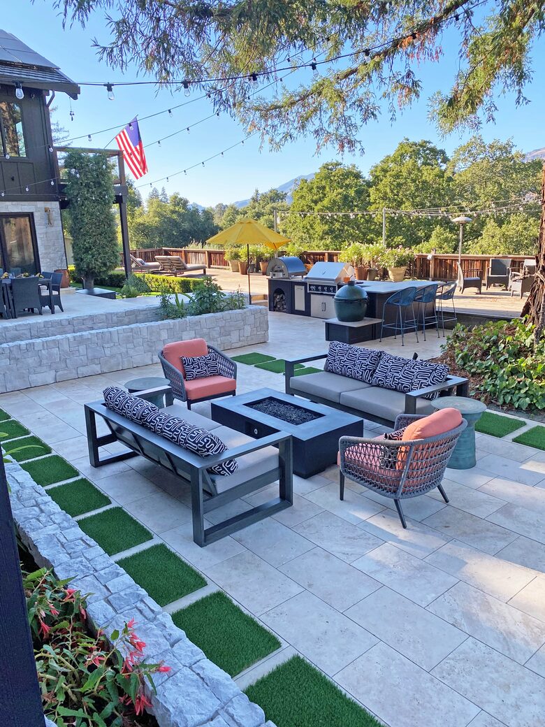 Outdoor fire pit and kitchen