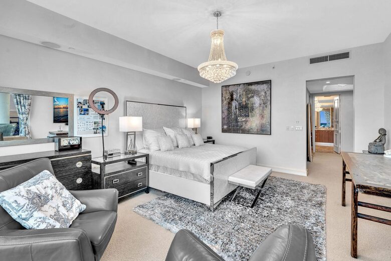 Ultra Luxe Miami Beachfront - Sunny Isles Beach, Florida