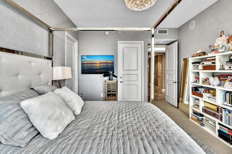 Ultra Luxe Miami Beachfront - Sunny Isles Beach, Florida