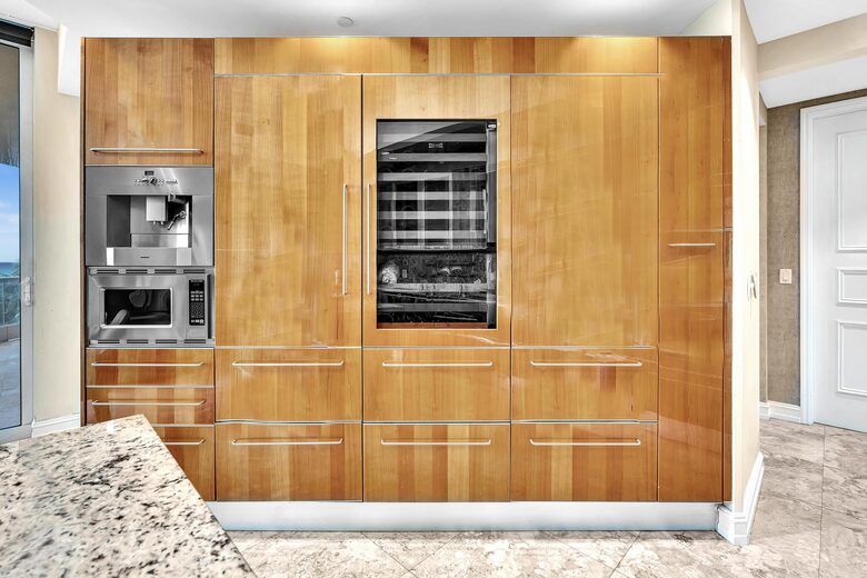 Ultra Luxe Miami Beachfront - Sunny Isles Beach, Florida