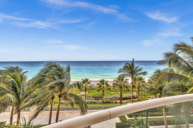 Ultra Luxe Miami Beachfront - Sunny Isles Beach, Florida