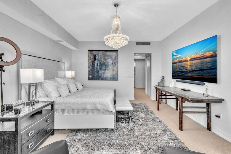 Ultra Luxe Miami Beachfront - Sunny Isles Beach, Florida