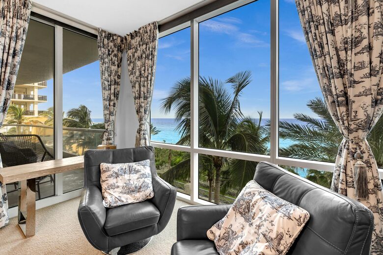 Ultra Luxe Miami Beachfront - Sunny Isles Beach, Florida
