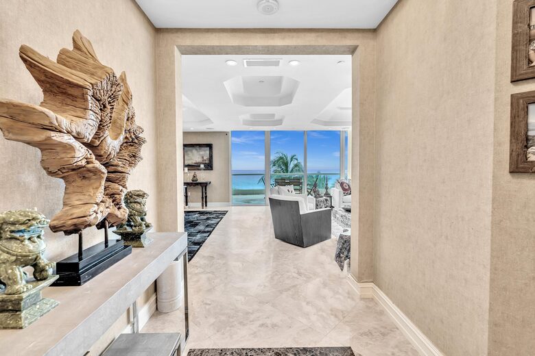 Ultra Luxe Miami Beachfront - Sunny Isles Beach, Florida