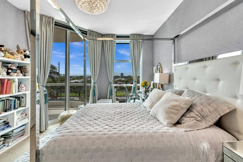 Ultra Luxe Miami Beachfront - Sunny Isles Beach, Florida