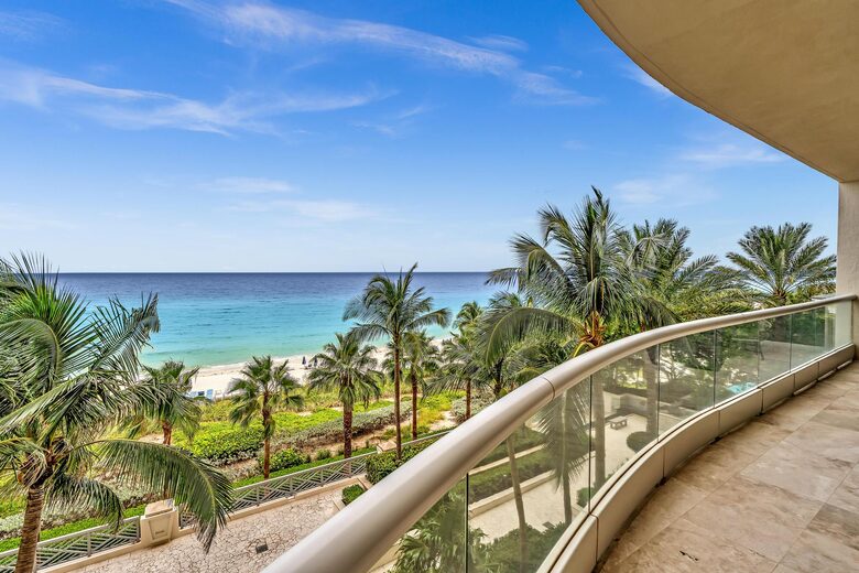 Ultra Luxe Miami Beachfront - Sunny Isles Beach, Florida