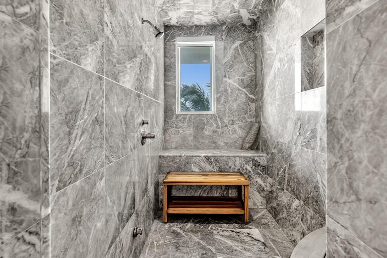 Ultra Luxe Miami Beachfront - Sunny Isles Beach, Florida