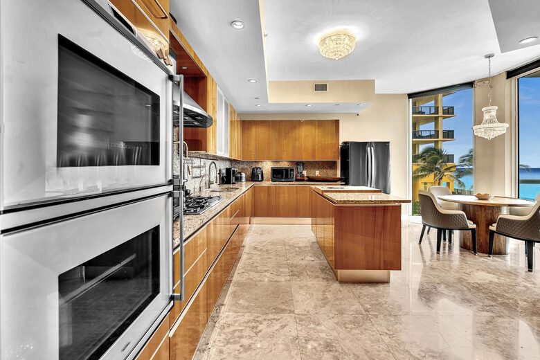 Ultra Luxe Miami Beachfront - Sunny Isles Beach, Florida