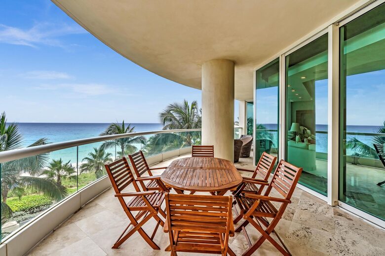 Ultra Luxe Miami Beachfront - Sunny Isles Beach, Florida