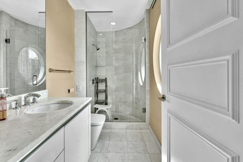 Ultra Luxe Miami Beachfront - Sunny Isles Beach, Florida