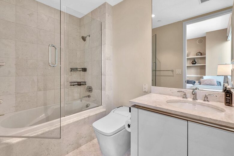 Ultra Luxe Miami Beachfront - Sunny Isles Beach, Florida
