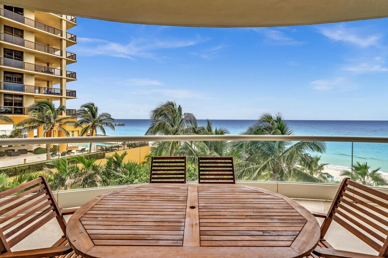 Ultra Luxe Miami Beachfront - Sunny Isles Beach, Florida