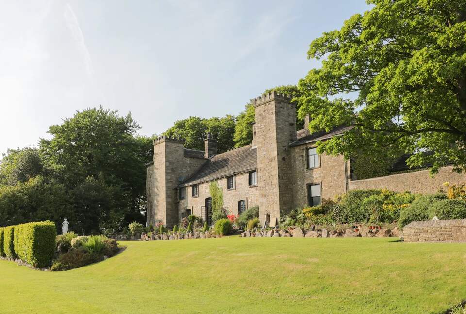 Fernhill Castle - Farnhill, United Kingdom