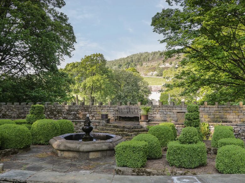 Fernhill Castle - Farnhill, United Kingdom