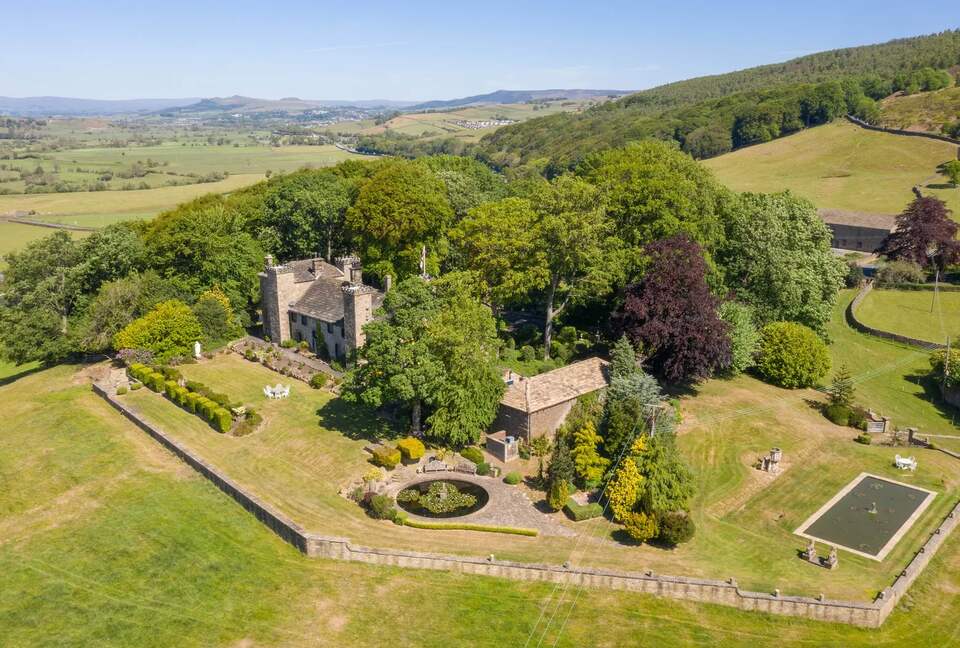 Fernhill Castle - Farnhill, United Kingdom