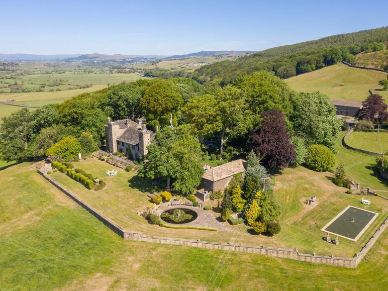 Fernhill Castle - Farnhill, United Kingdom
