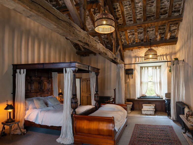 Fernhill Castle - Farnhill, United Kingdom