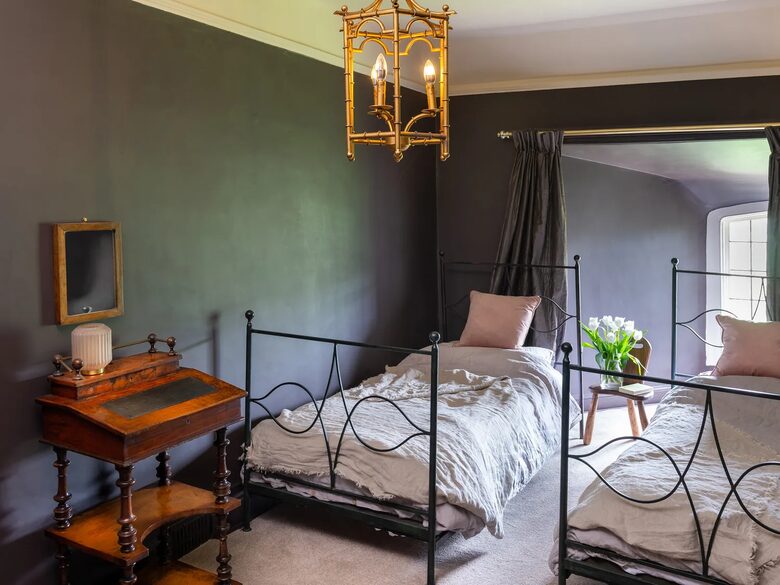 Fernhill Castle - Farnhill, United Kingdom
