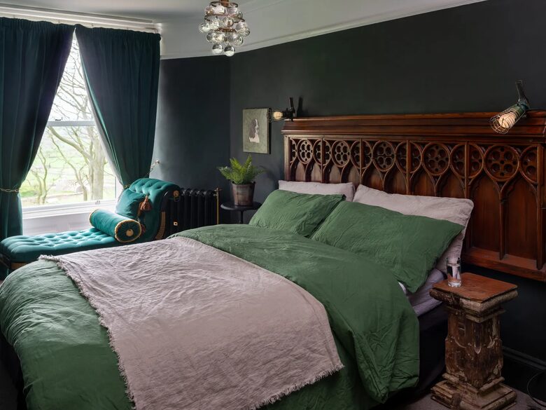 Fernhill Castle - Farnhill, United Kingdom