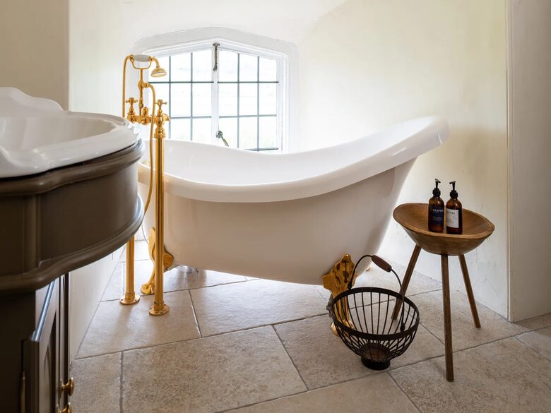 Fernhill Castle - Farnhill, United Kingdom