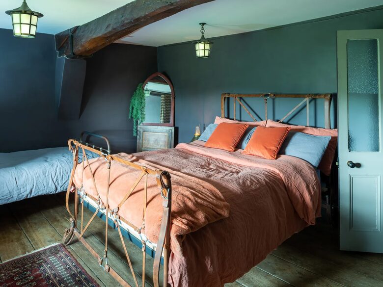 Fernhill Castle - Farnhill, United Kingdom