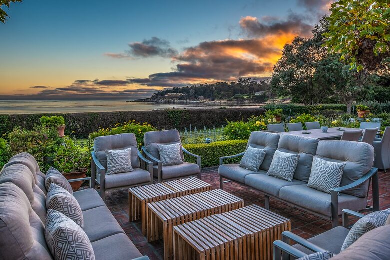 Stunning Pebble Beach Golf Course and Oceanfront Estate - Pebble Beach, California