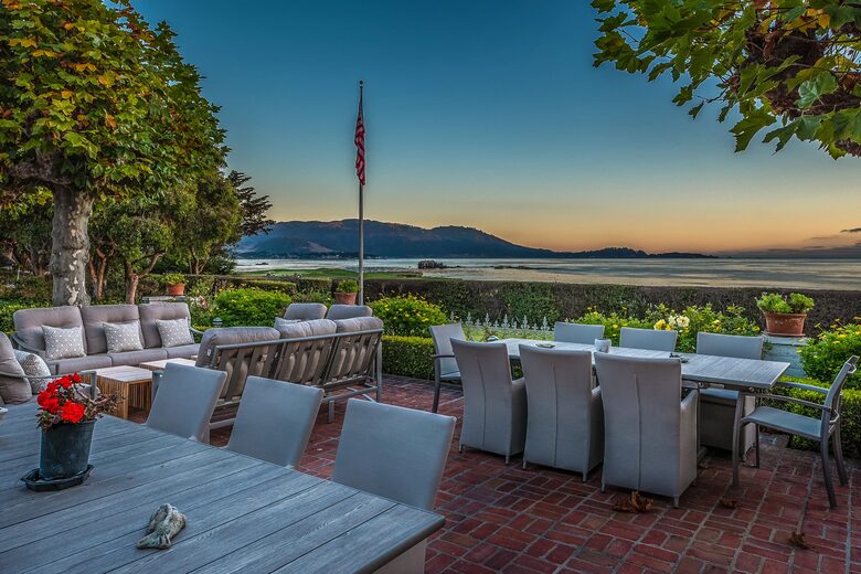 Stunning Pebble Beach Golf Course and Oceanfront Estate - Pebble Beach, California