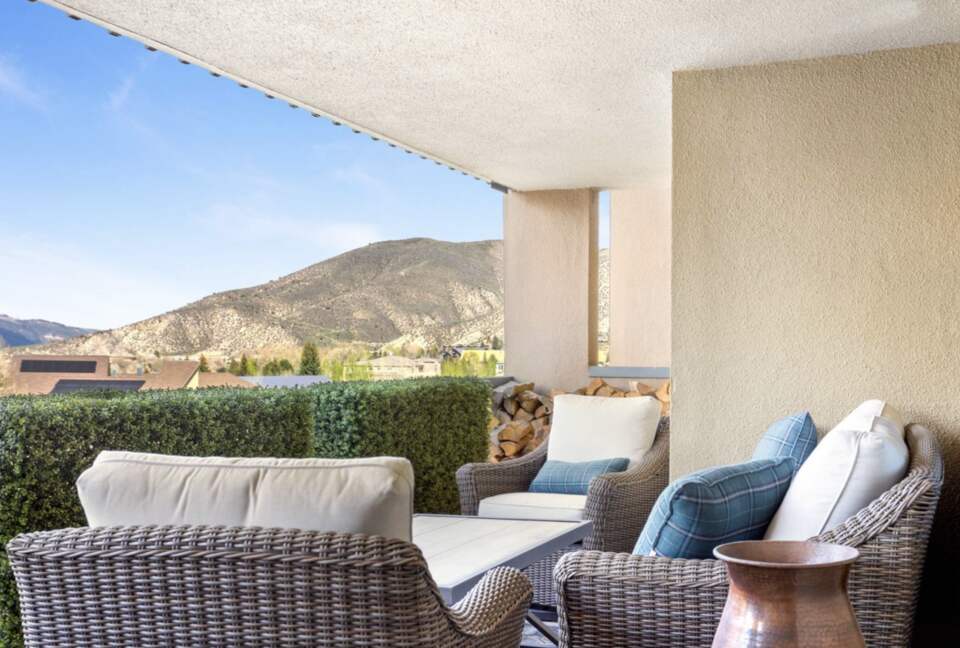 Stunning Avon Condo at The Lodge | Walk to Beaver Creek Gondola - Avon, Colorado