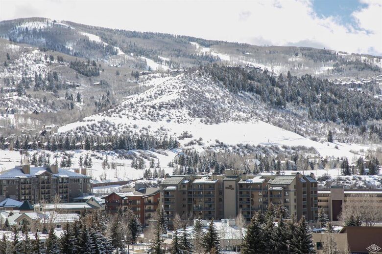 Stunning Avon Condo at The Lodge | Walk to Beaver Creek Gondola - Avon, Colorado