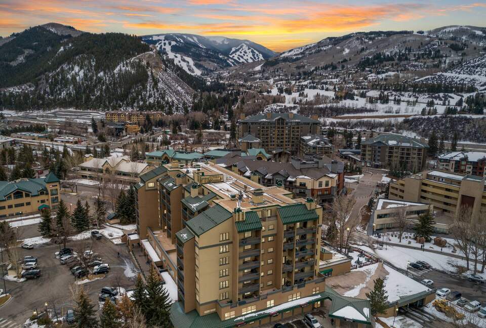 Stunning Avon Condo at The Lodge | Walk to Beaver Creek Gondola - Avon, Colorado