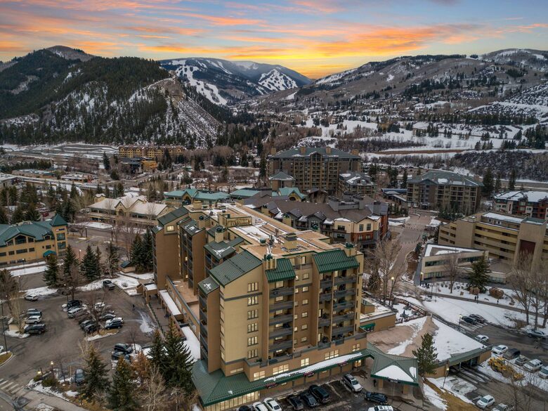 Stunning Avon Condo at The Lodge | Walk to Beaver Creek Gondola - Avon, Colorado