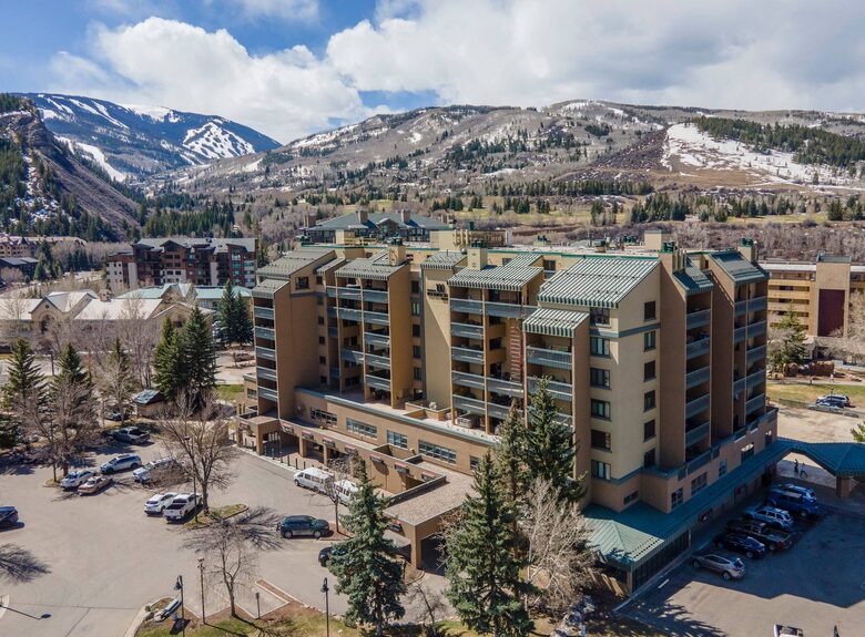 Stunning Avon Condo at The Lodge | Walk to Beaver Creek Gondola - Avon, Colorado
