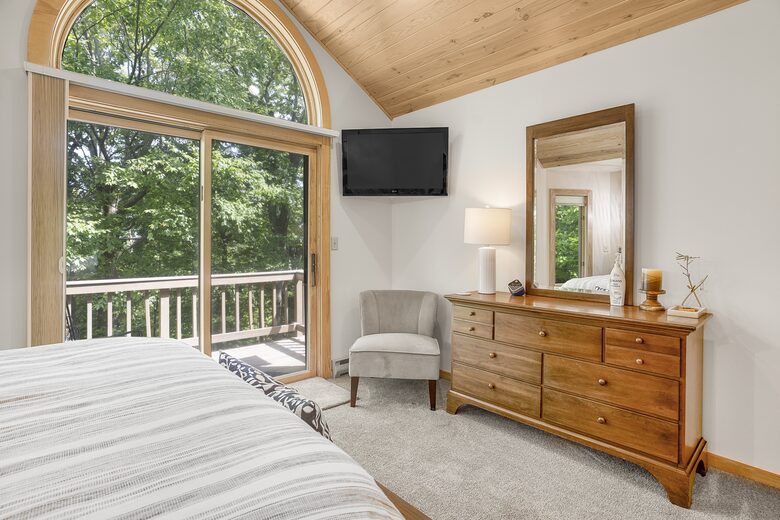 Wintergreen Retreat: Steps to Great Hiking on the Appalachain Trail - Wintergreen Resort, Virginia