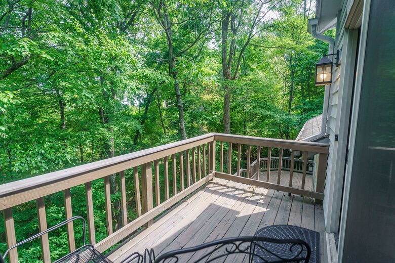 Wintergreen Retreat: Steps to Great Hiking on the Appalachain Trail - Wintergreen Resort, Virginia