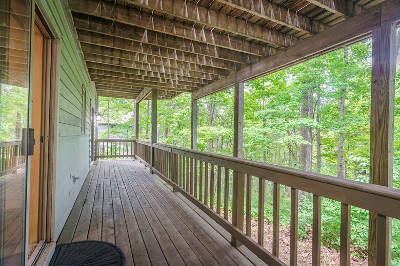 Wintergreen Retreat: Steps to Great Hiking on the Appalachain Trail - Wintergreen Resort, Virginia