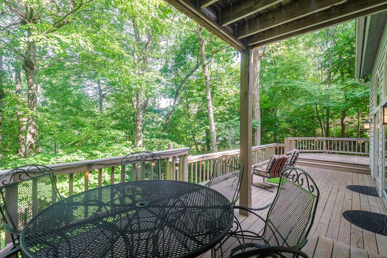 Wintergreen Retreat: Steps to Great Hiking on the Appalachain Trail - Wintergreen Resort, Virginia