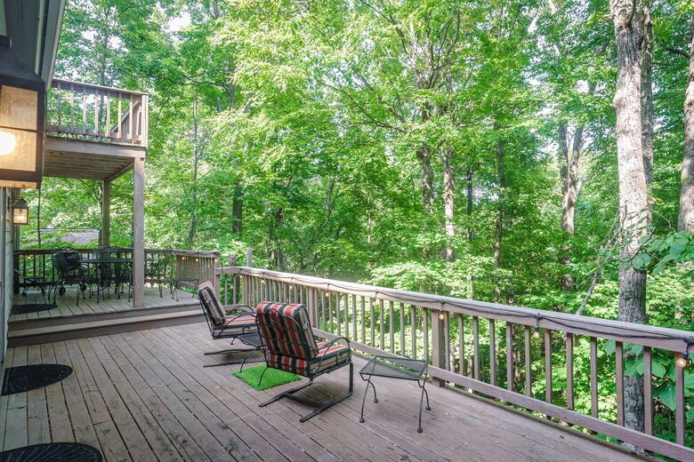 Wintergreen Retreat: Steps to Great Hiking on the Appalachain Trail - Wintergreen Resort, Virginia
