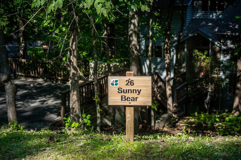 Wintergreen Retreat: Steps to Great Hiking on the Appalachain Trail - Wintergreen Resort, Virginia
