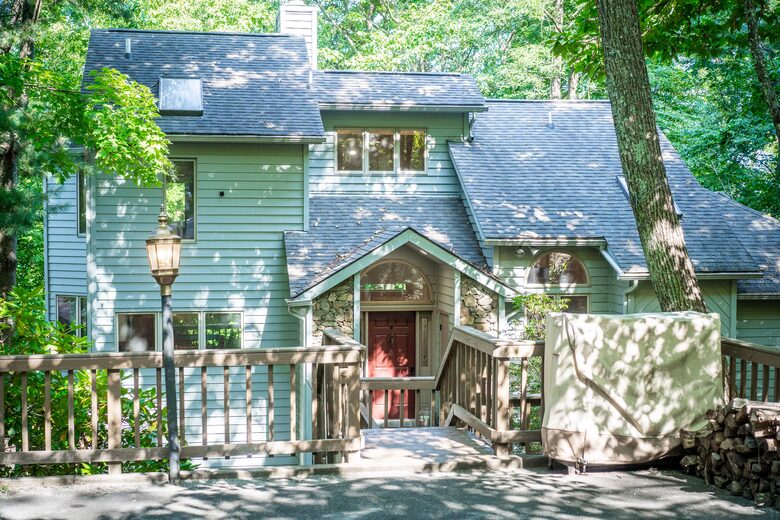 Wintergreen Retreat: Steps to Great Hiking on the Appalachain Trail - Wintergreen Resort, Virginia