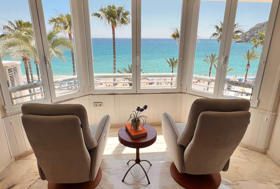 Lovely Beachfront apartment with stunning sea views - l'Alfàs del Pi, Spain
